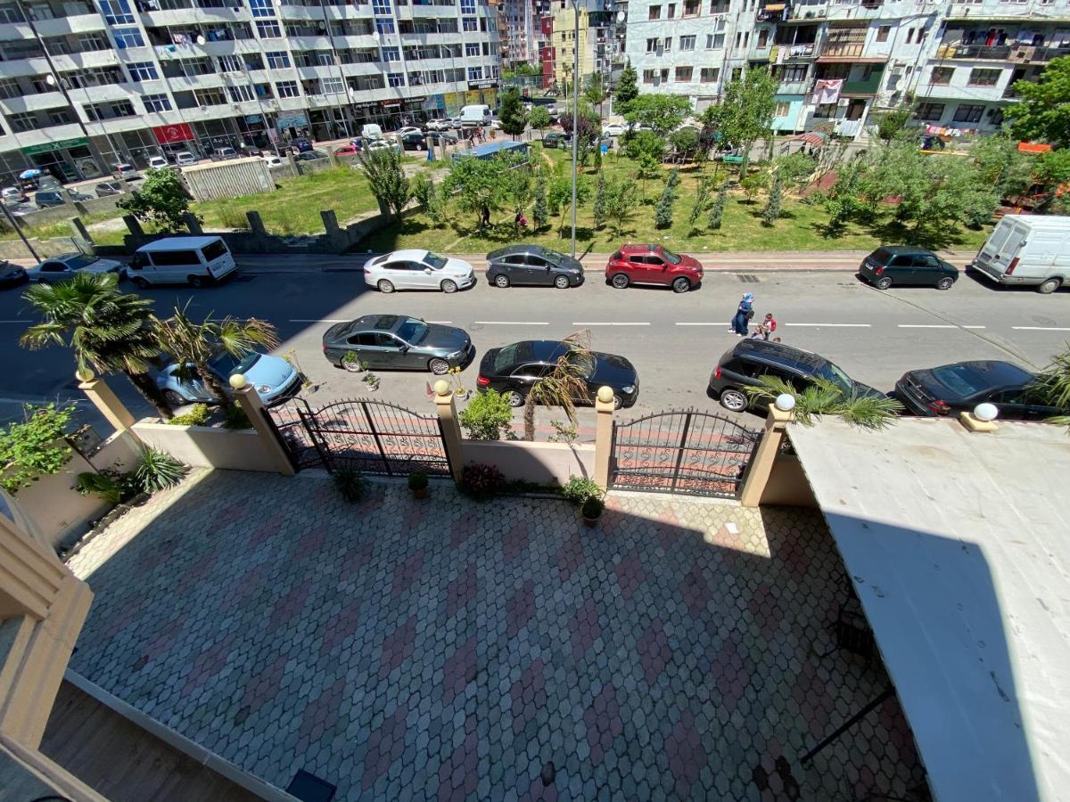 Hotel Eurasia バトゥーミ エクステリア 写真