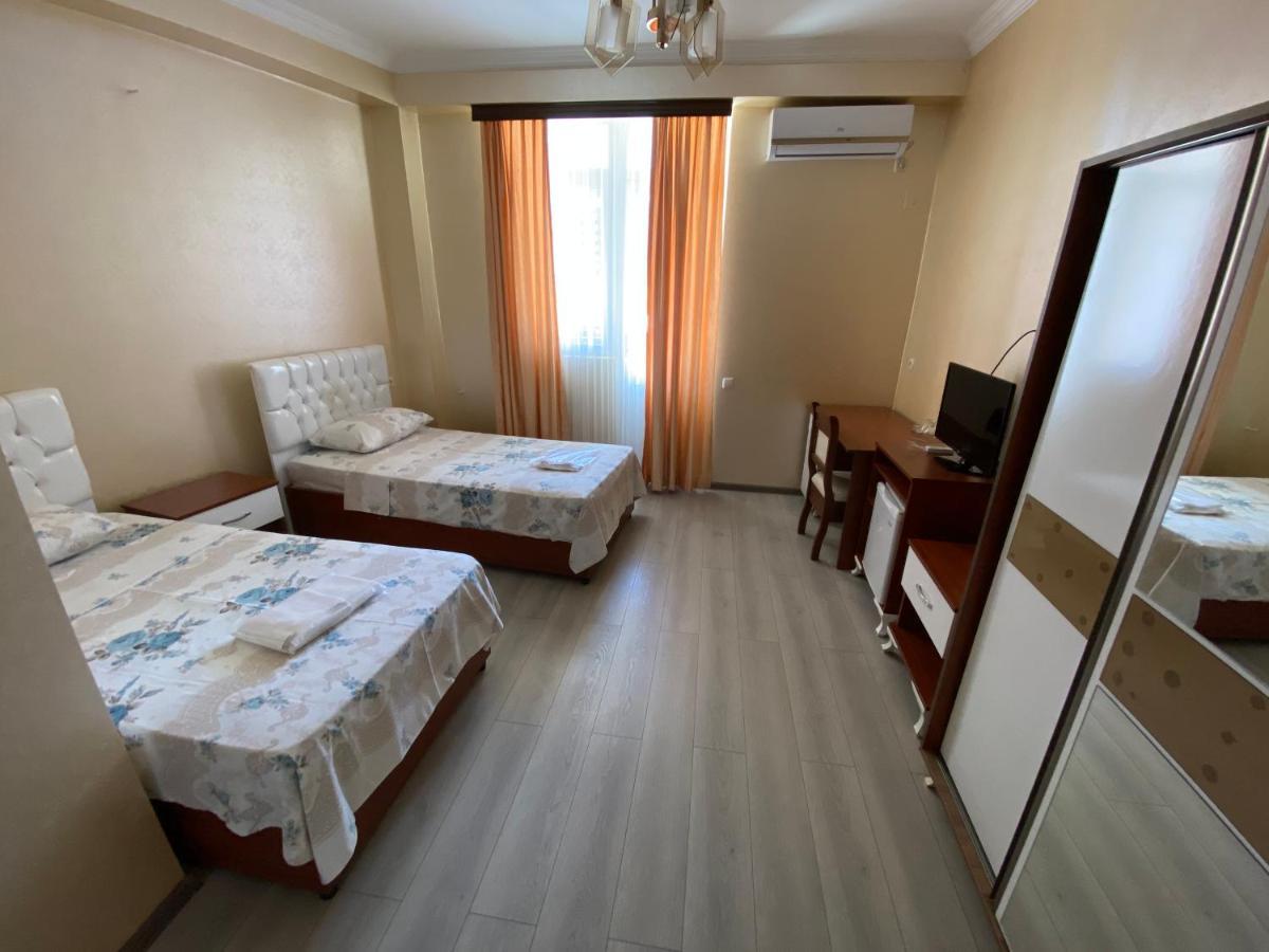 Hotel Eurasia バトゥーミ エクステリア 写真