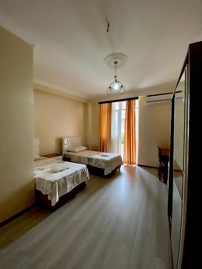 Hotel Eurasia バトゥーミ エクステリア 写真