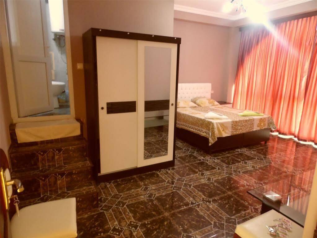 Hotel Eurasia バトゥーミ エクステリア 写真